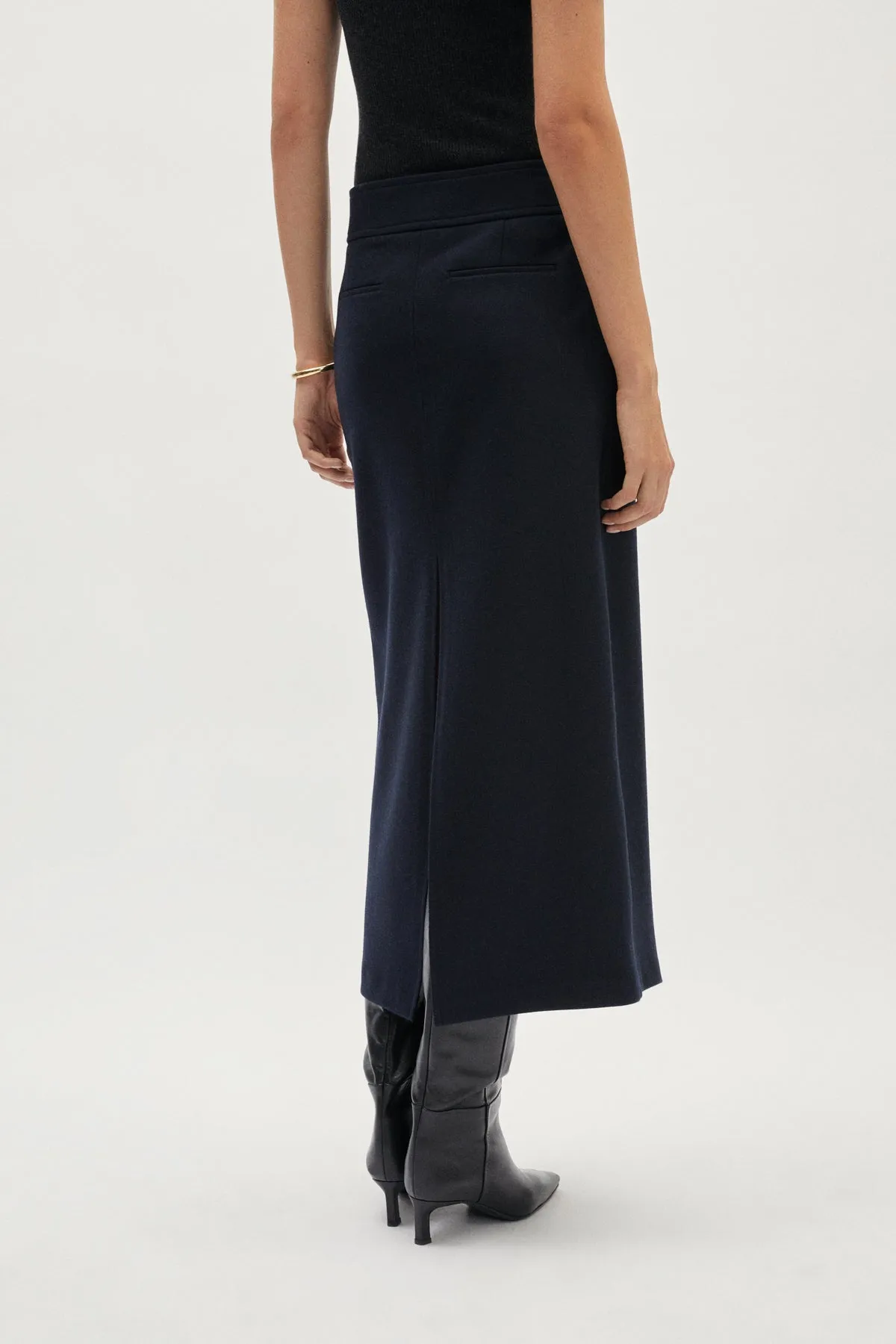 The Woolen Skirt